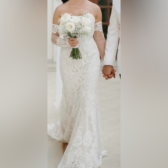 Lace Wedding Dress - Picture 2 of 3